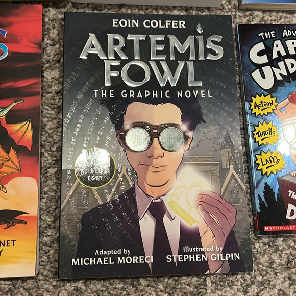 Kids Graphic Novel Set - Picture 5 of 16